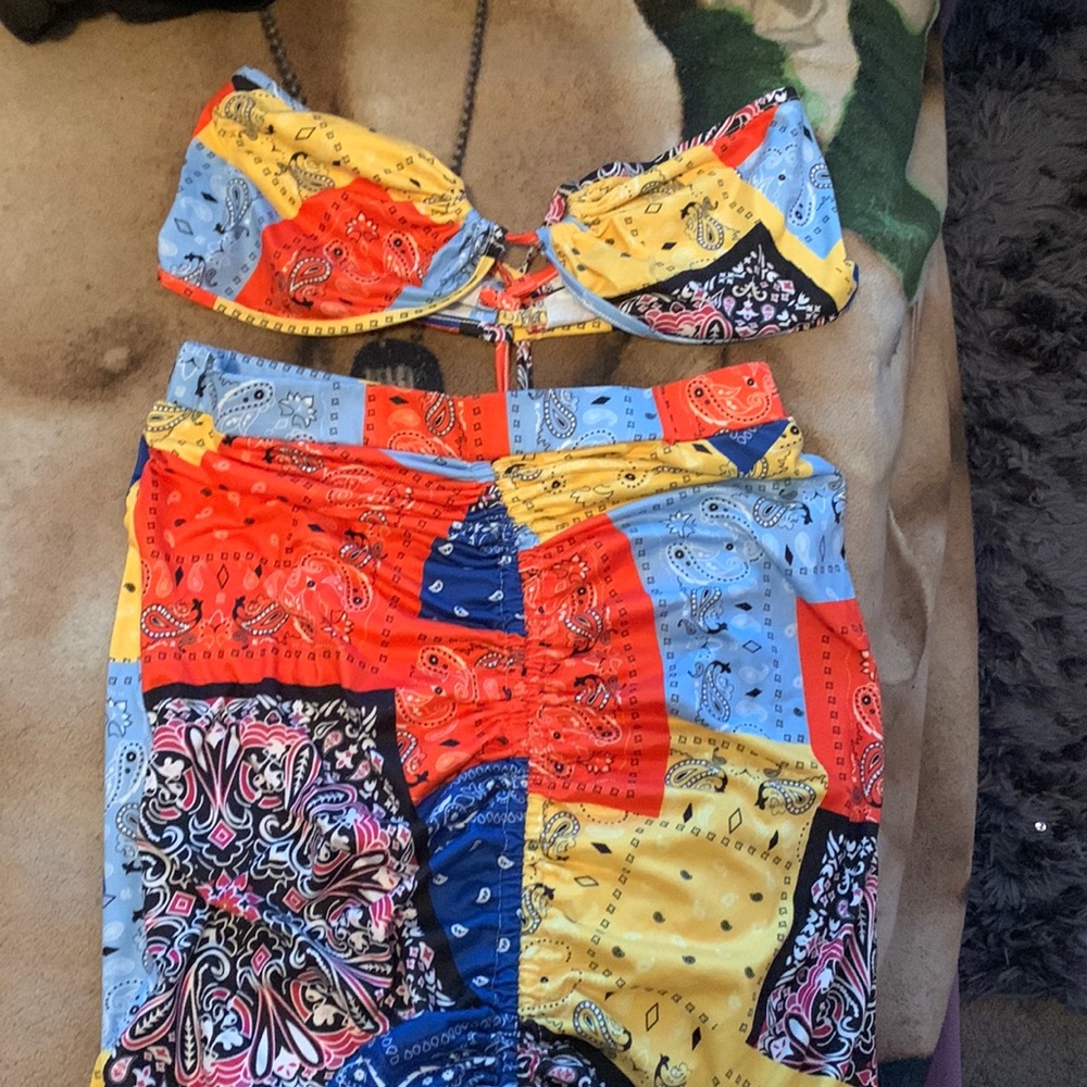 Small patchwork tie back top & ruched knot skirt set